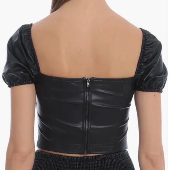 NWT, Avec Les Filles, Puff Sleeve Faux Leather Crop Top, Black, Size Small - Picture 2 of 5
